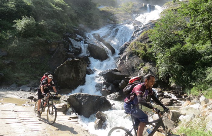 Around annapurna mountain biking tour
