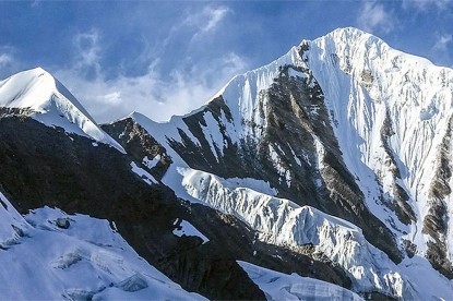 Front View of SIngu Chuli Peak